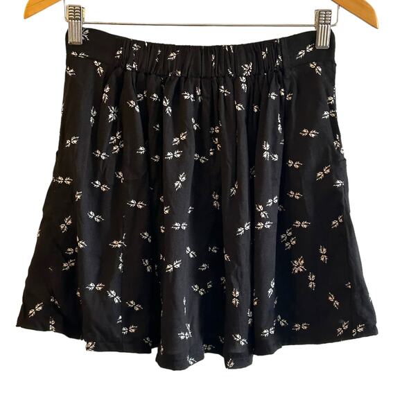 Tally Weijl Geometric Print Mini Skater Skirt Black Swiss Brand 36 or US4 - Picture 2 of 5